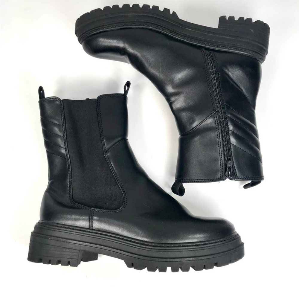 A New Day Laura Chelsea Boots Size 9 Platform
Faux Leather Platform Ankle Zipper
